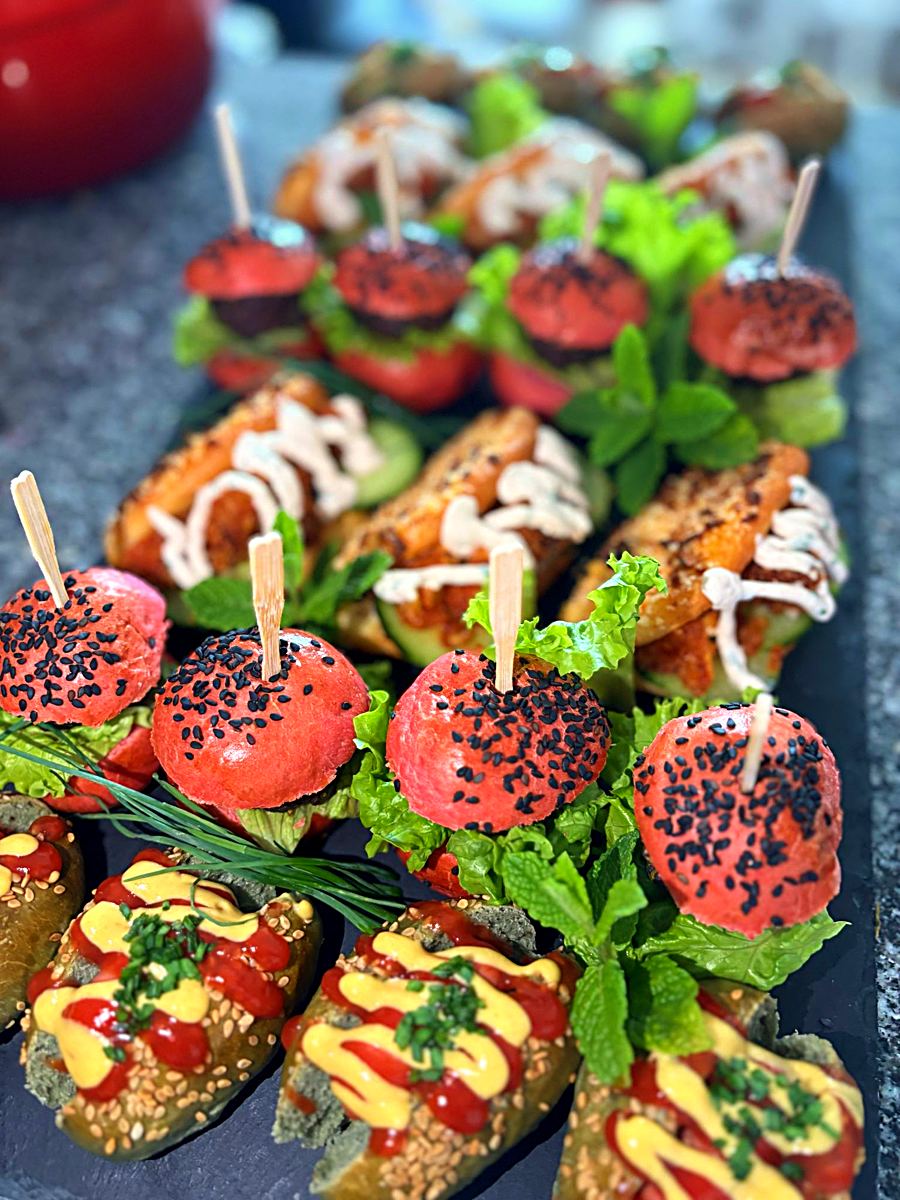 Mini-burgers et bouchées de buffet