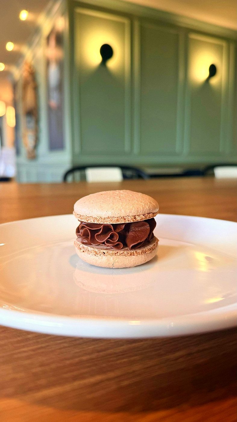 Macaron garni de ganache chocolat